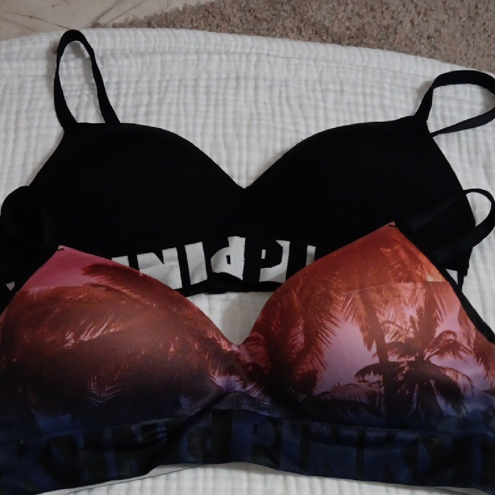 PINK Victoria's Secret Black and Red Structured Bra with Molded Cups
